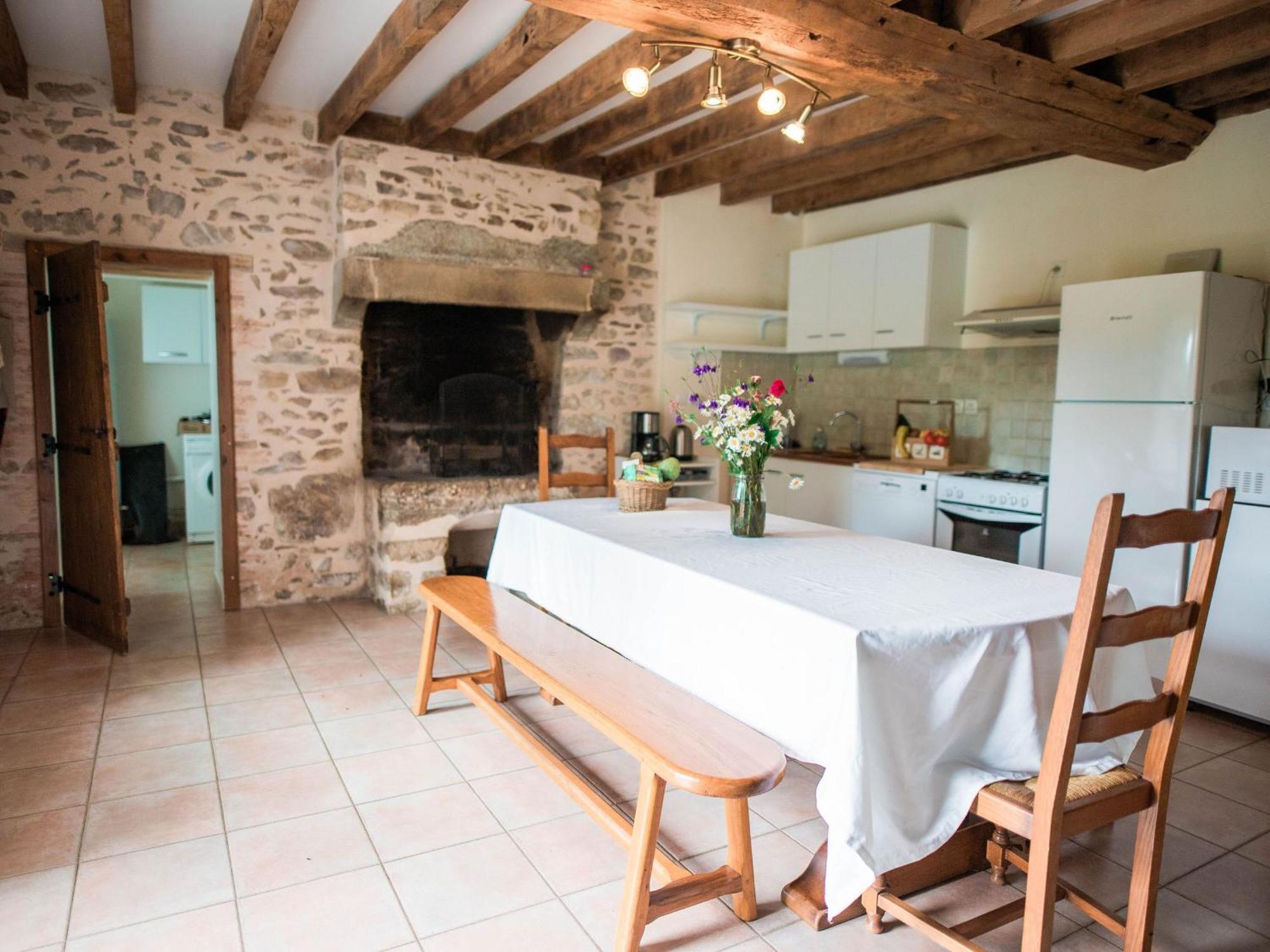Gite De Charme Renove Avec Cheminee, Terrasse Et Proche Randonnees - Capacite 13 Pers. - Fr-1-410-179 Saint-Léonard-des-Bois Eksteriør bilde